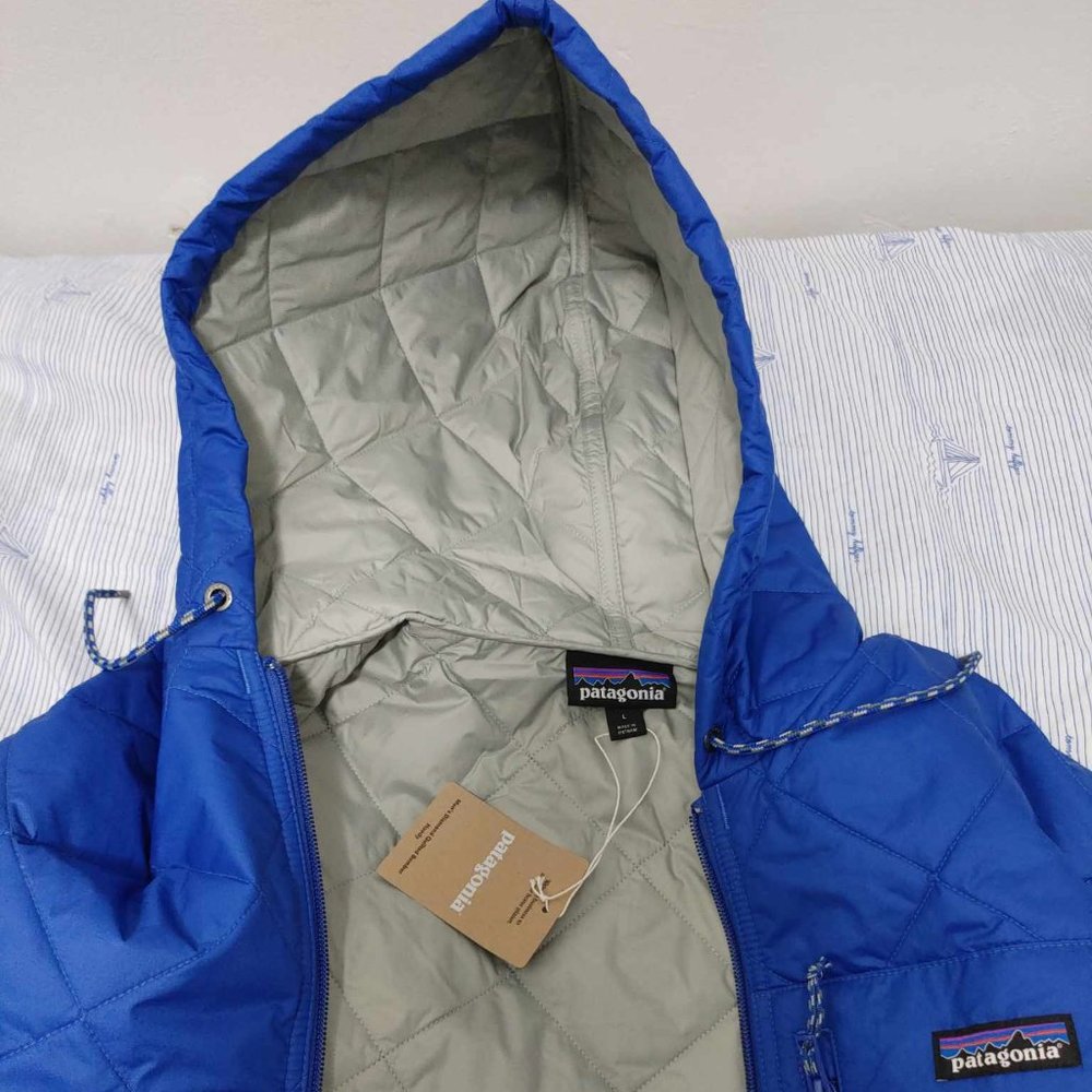 PATAGONIA Diamond Quilted Bomber Hoody - NEW with Tags! - Color: Passage Blue
